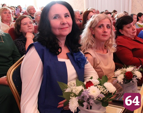 В Энгельсском доме-интернате поздравили сотрудников с профессиональными праздниками