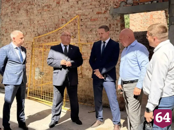 Глава Саратова поручил увеличить темпы капремонта бани № 21