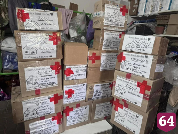 В Энгельсе волонтеры собирают для бойцов гуманитарку и сдают кровь